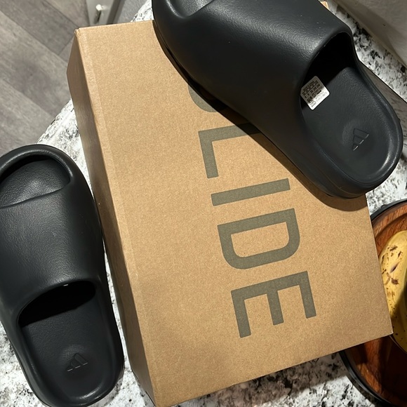 Yeezy slides men size 6 - Picture 1 of 2